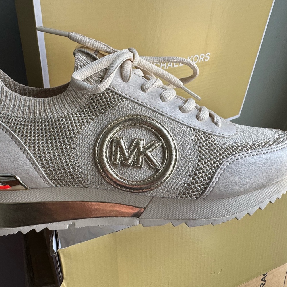 Michael Kors Cream Knit Sneaker with Gold Logo Accent Jenkins 7.5womens